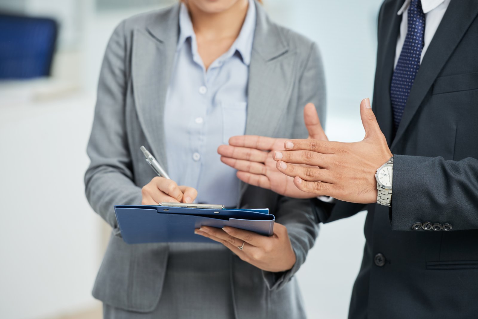 Profesionales durante un procedimiento arbitral